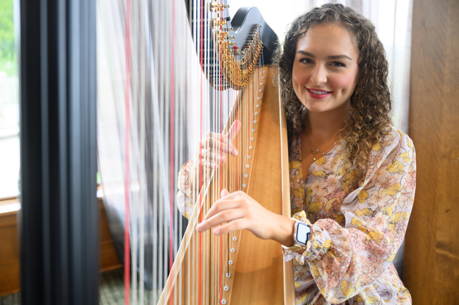 Korenna Hodge, Harpist