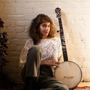 photo of Nadia Ramlagan with a banjo